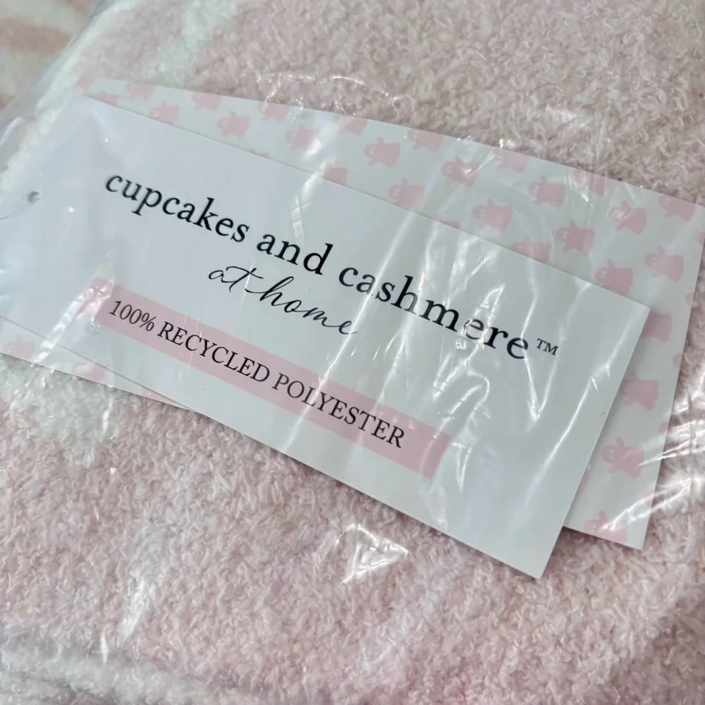 Cupcakes and Cashmere Skull & Crossbones blanket